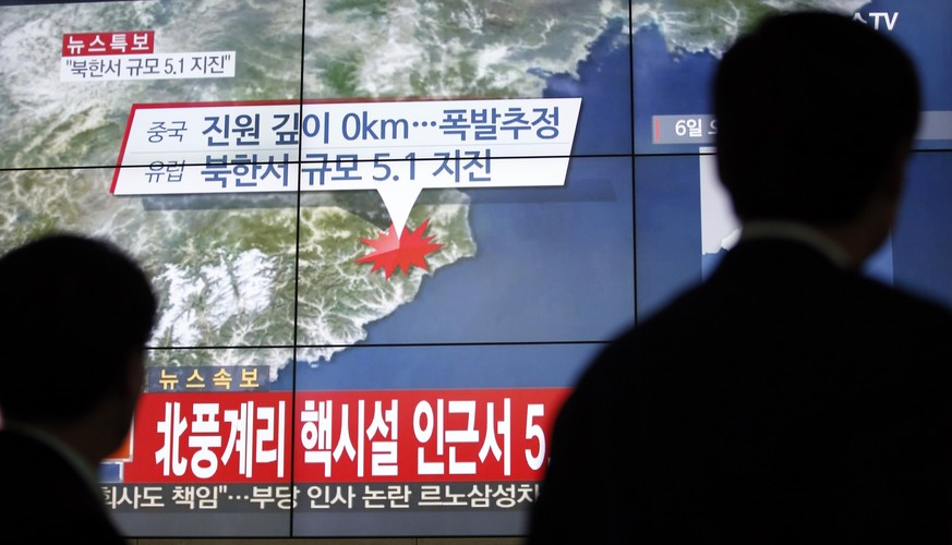 People walk by a screen showing the news reporting about an earthquake near North Korea&#039;s nuclear facility, in Seoul, South Korea, Wednesday, Jan. 6, 2016. South Korean officials detected an &quo ...
