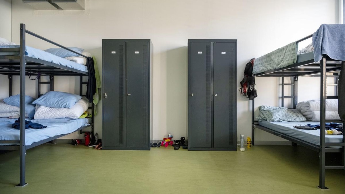 Etagenbetten und Schraenke in einem Schlafraum im Bundesasylzentrum (BAZ) Embrach, fotografiert am 31. August 2020. Das Bundesasylzentrum Embrach ist eines der Bundesasylzentren des Staatssekretariats ...