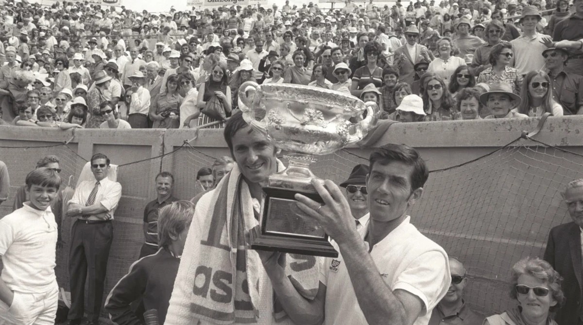 Ken Rosewall 1972 mit dem Norman Brooks Challenge Cup.