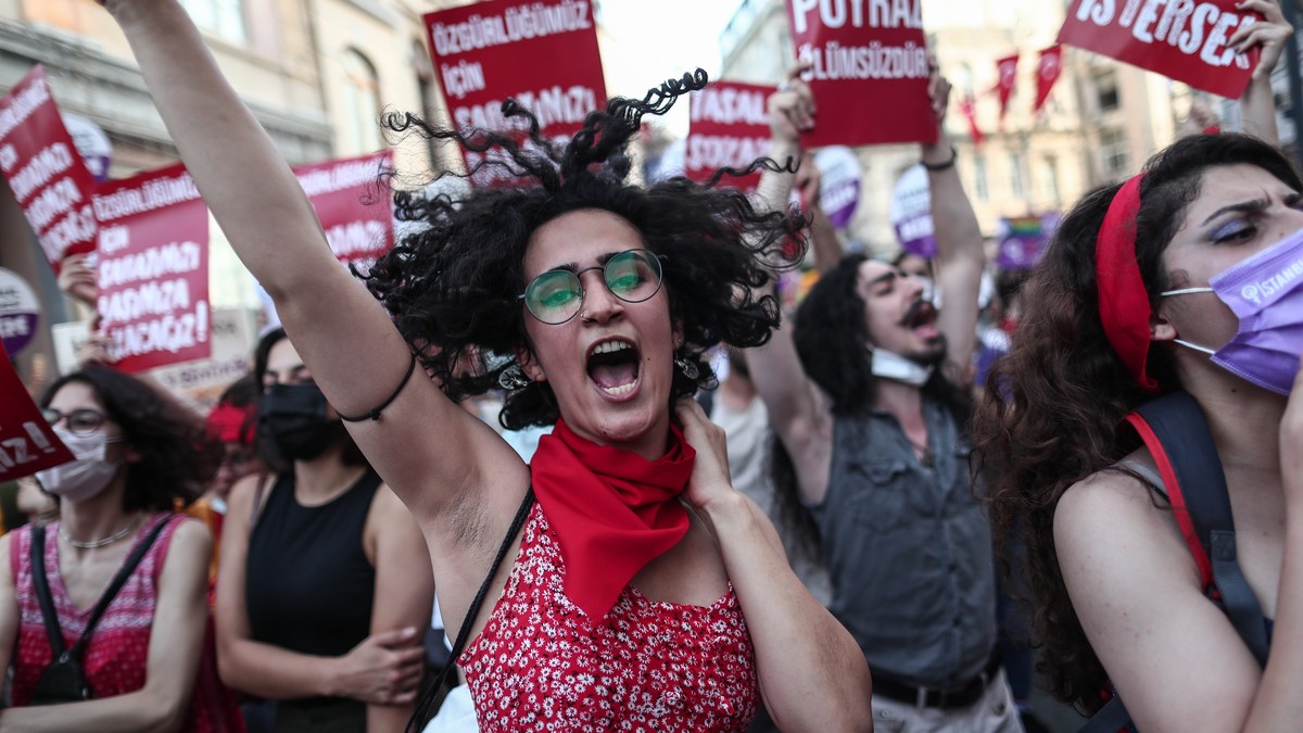 Tausende protestieren in der Türkei gegen Austritt aus Istanbul-Konvention