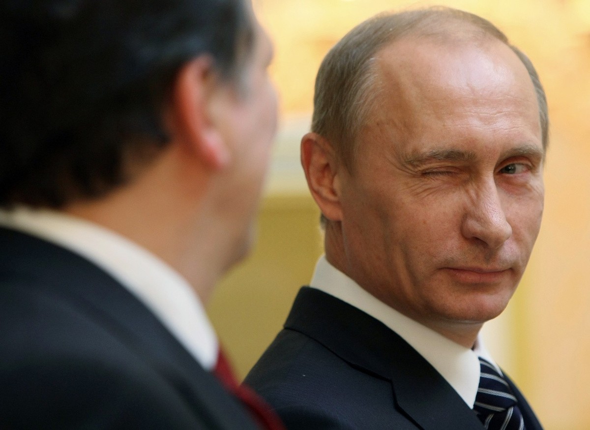 Russian Prime Minister Vladimir Putin, right, and European Commission President Jose-Manuel Barroso, left, are seen at a joint news conference after their talks in Moscow, Russia, Friday, Feb. 6, 2009 ...