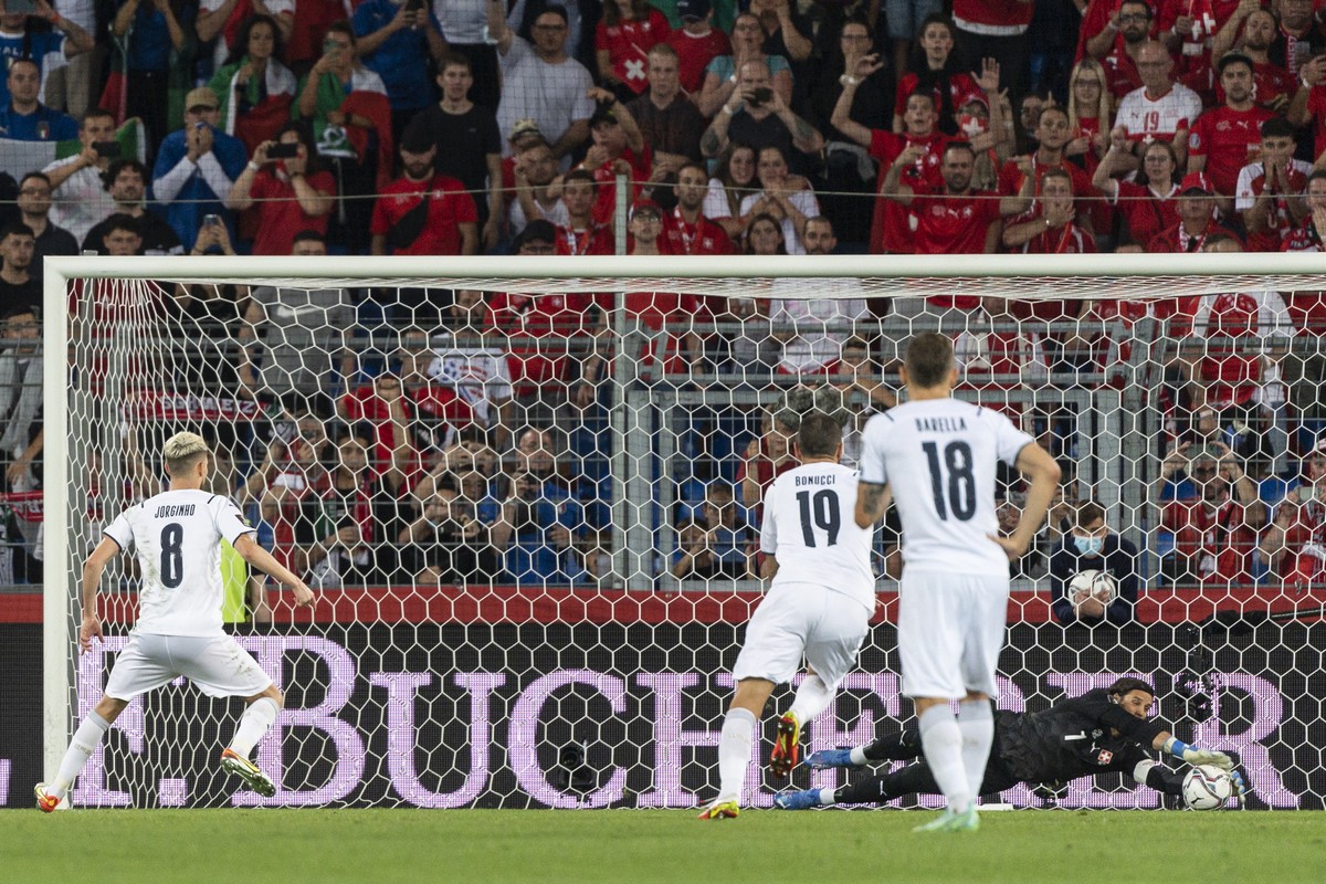 Switzerland's goalkeeper Yann Sommer, right, catches the penalty kick of Italy's Jorginho, left, during the 2022 FIFA World Cup European Qualifying Group C soccer match between Switzerland a ...