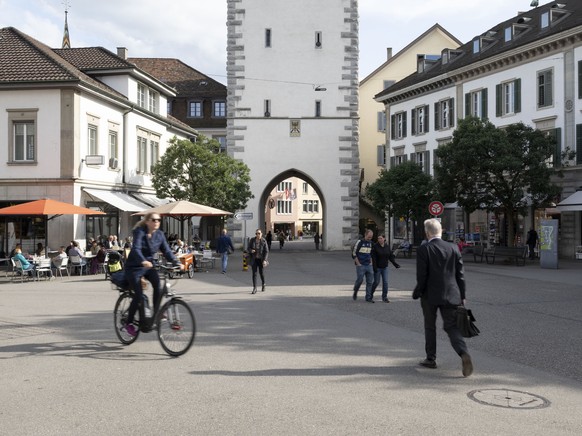 DER SCHWEIZER HEIMATSCHUTZ ZEICHNET DIE STADT BADEN (AG) MIT DEM WAKKERPREIS 2020 AUS. AUS DIESEM ANLASS STELLEN WIR IHNEN FOLGENDES BILDMATERIAL ZUR VERFUEGUNG --- Der Schlossbergplatz, zwischen der  ...