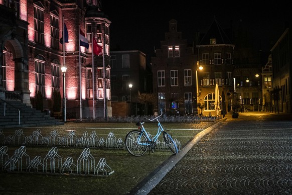 epa08933549 An empty Broerplein in Groningen, The Netherlands, 12 January 2021. The Netherlands are extending the lockdown measures until 09 February, it was announced, to curb the spread of the Sars- ...