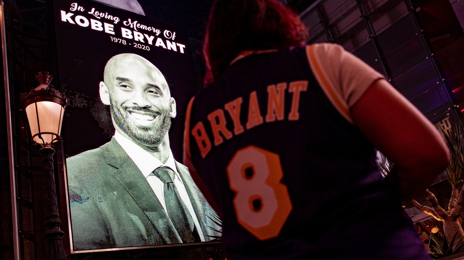 epa08168893 Fans of late Los Angeles Lakers player Kobe Bryant gather at LA Live across the street from the Staples Center, home of the Los Angeles Lakers, in Los Angeles, California, USA, 26 January  ...