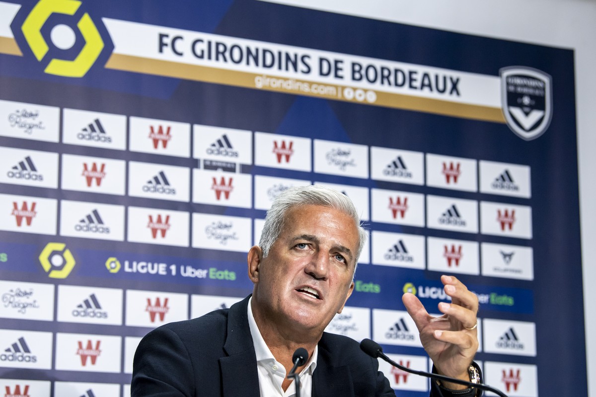 Vladimir Petkovic, l'entraineur des Girondins de Bordeaux, parle en conference de presse lors de la rencontre de Ligue 1 du championnat de France de football entre le FC Girondins de Bordeaux et  ...