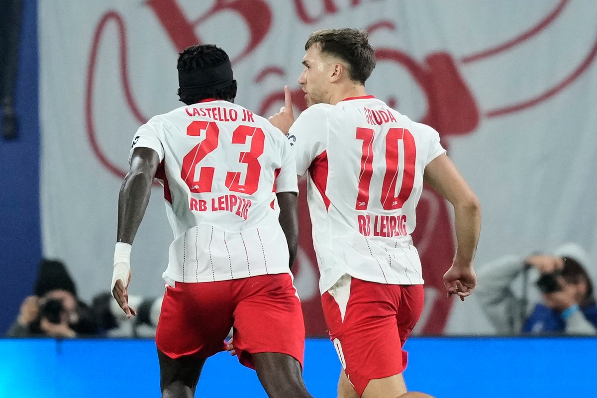 Leipzig's Brajan Gruda, right, celebrates after scoring the opening goal during the Champions League opening phase soccer match between RB Leipzig and PSV Eindhoven in Leipzig, Germany, Tuesday,  ...