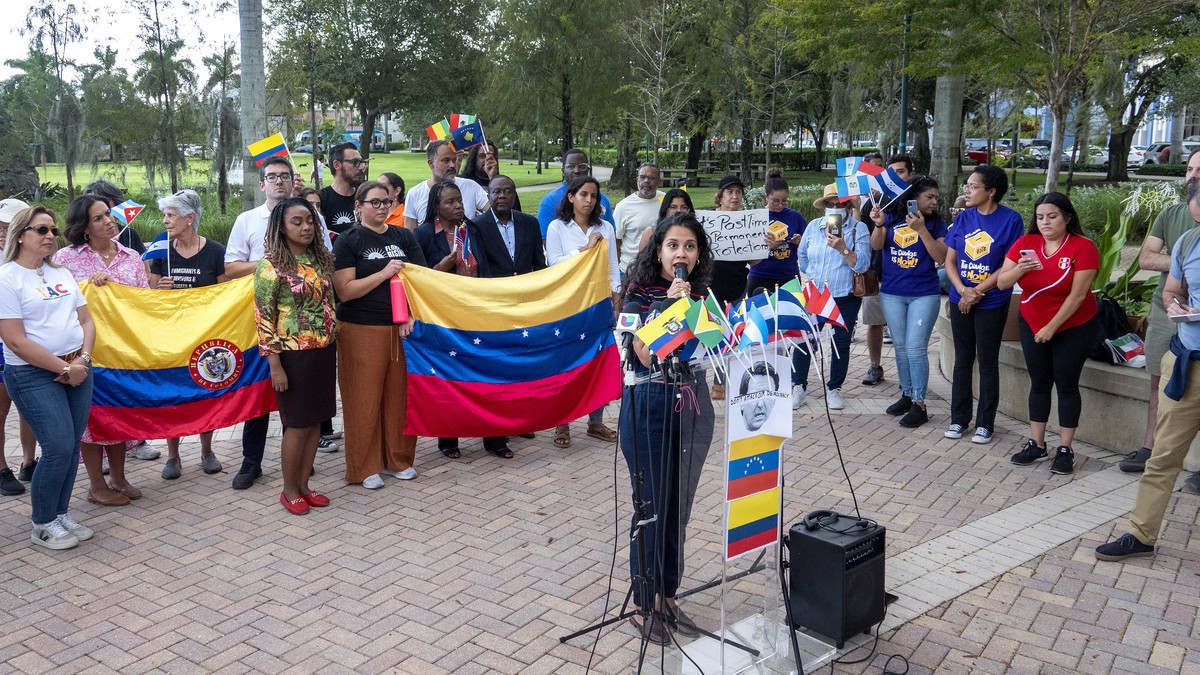 epa10196108 Liz Rebeca Alarcon, Venezuelan Leader and Executive Director of Project Pulso (C), speaks during a rally and press conference against the relocation of migrants to Martha's Vineyard i ...
