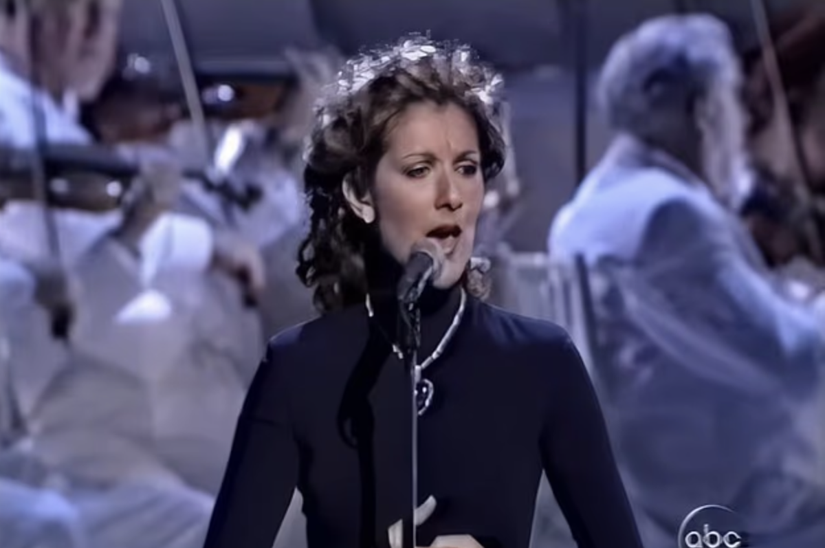 Céline lors de la 70e cérémonie des Oscars, le 23 mars 1998, au Shrine Auditorium de Los Angeles, en Californie (archive).