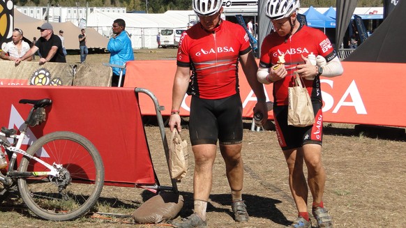 Diese Baumstämme als Beine helfen im Rugby, auf dem Bike allerdings kaum.