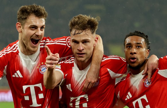 epa12784674 Joshua Kimmich of Munich (C) celebrates with teammates after scoring the 3-2 lead during the German Bundesliga soccer match between Borussia Dortmund and FC Bayern Munich in Dortmund, Germ ...