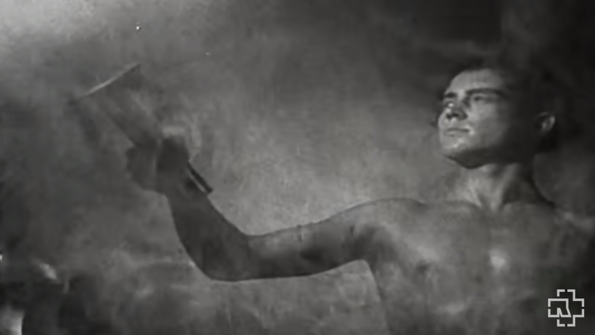 Stripped Rammstein veröffentlicht umstrittenes Video neu.