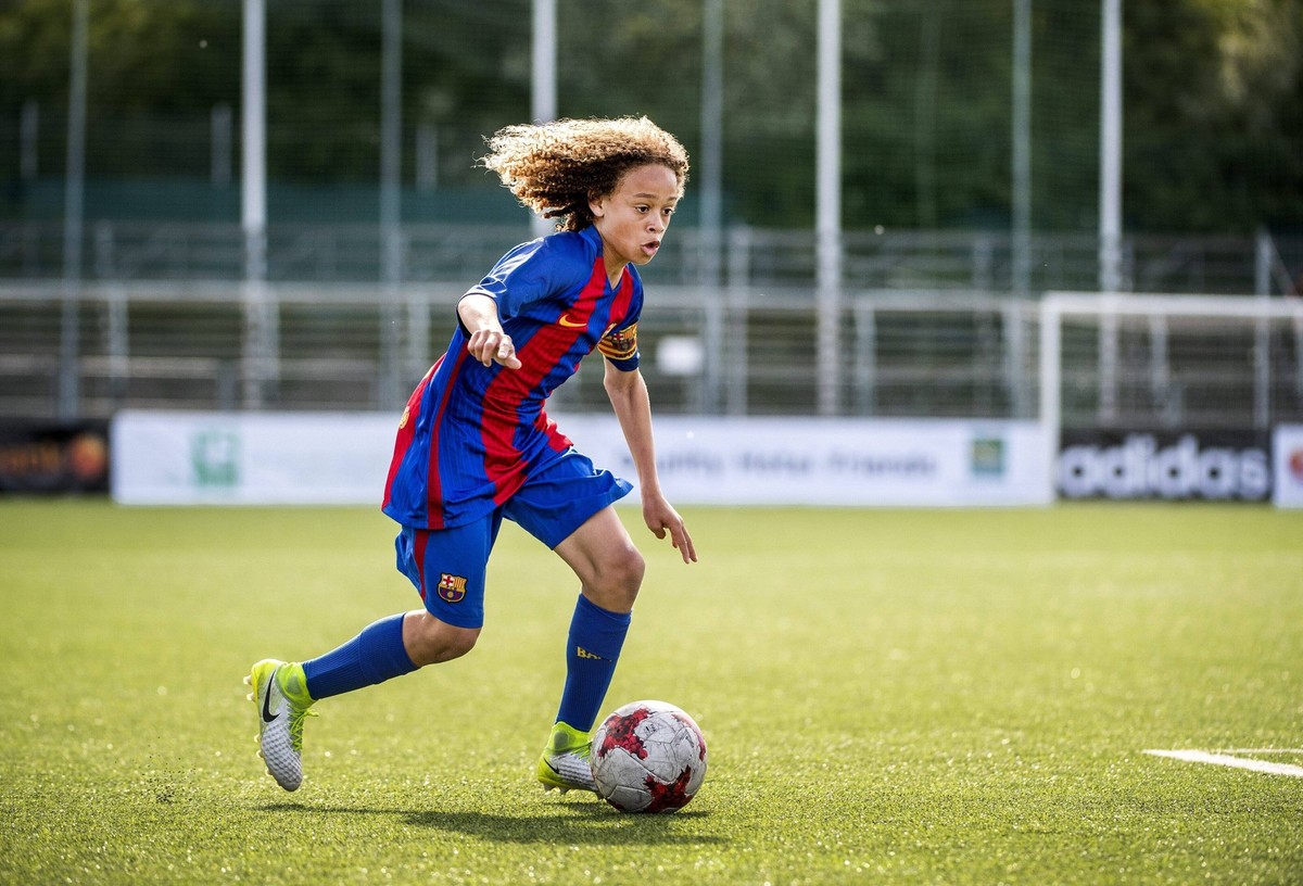 13-year-old footballer Xavi Simons from Barcelona already has 188 000 followers on Instagram. Lennart Johansson Trophy, Sweden 2017-05-26 c ERICSSON MARCUS / Aftonbladet / IBL Bildbyra * * * EXPRESSEN ...