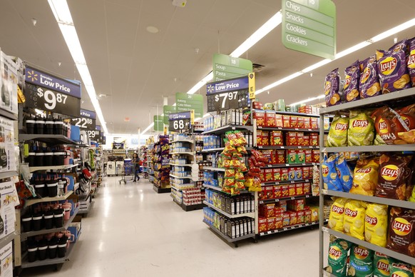 epa12108121 Kitchen and snacks aisles featured at Walmart store in Pleasanton, California, USA, 16 May 2025. Walmart, an American multinational discount department store known for its &#039;Everyday l ...
