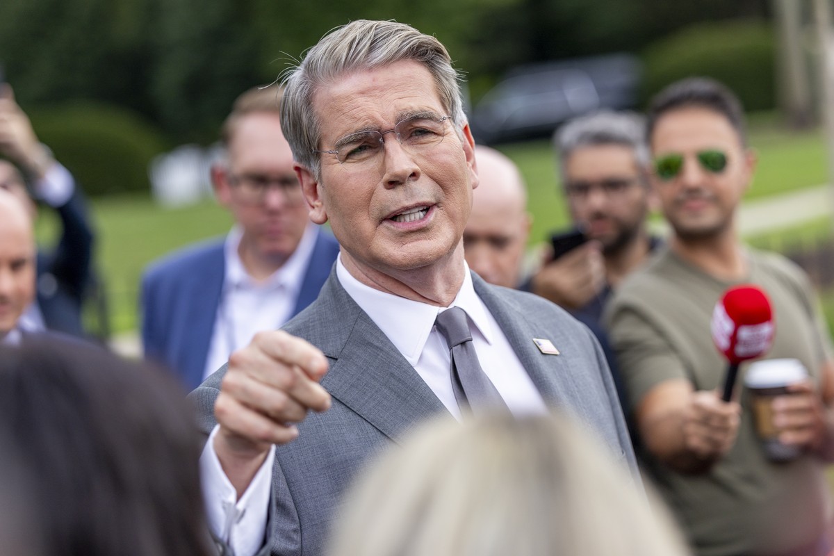 epa13180893 US Secretary of Treasury Scott Bessent speaks to reporters as he walks to the West Wing following an interview at the White House in Washington, DC, USA, 20 August 2026. Following the Supr ...