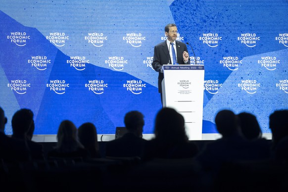 epa09974618 Israeli President Isaac Herzog delivers a speach during a session of the 51st annual meeting of the World Economic Forum (WEF) in Davos, Switzerland, 25 May 2022. The meeting brings togeth ...