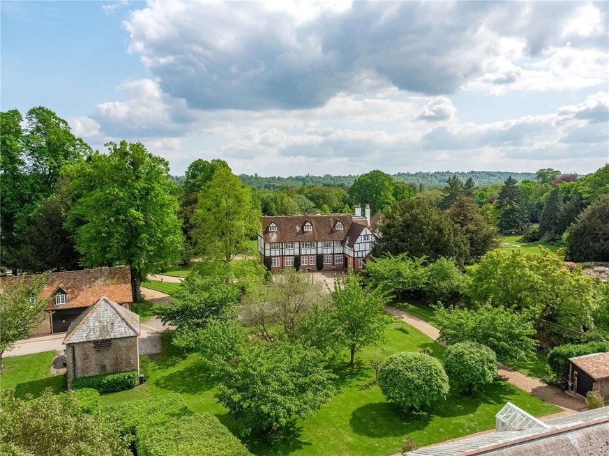 Mel B's house is for sale. 
Church Road
Little Marlow, Marlow, Buckinghamshire, SL7 3RZ
https://search.savills.com/property-detail/gbherslac210396