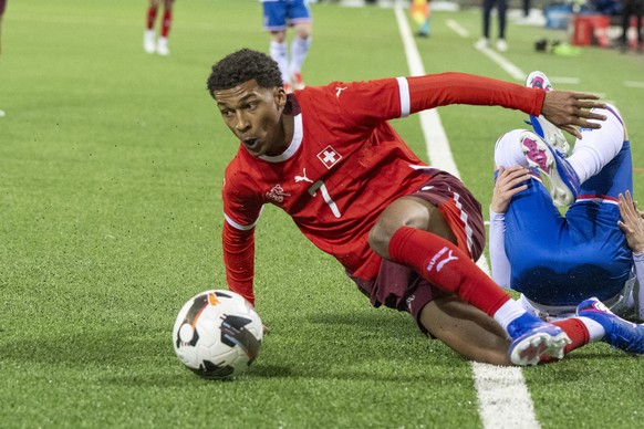 Junior Ze, front, from Switzerland play against Mattias Hellisdal, behind, from Faroe Islands, during the UEFA European Under-21 Championship 2027 Qualifying Group C soccer match between Switzerland a ...