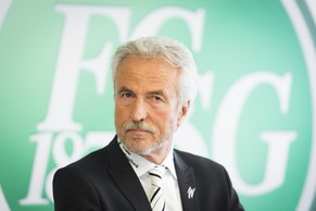 Der FC St.Gallen mit Präsident Dölf Früh könnte dem FCZ in Lugano einen grossen Gefallen machen.