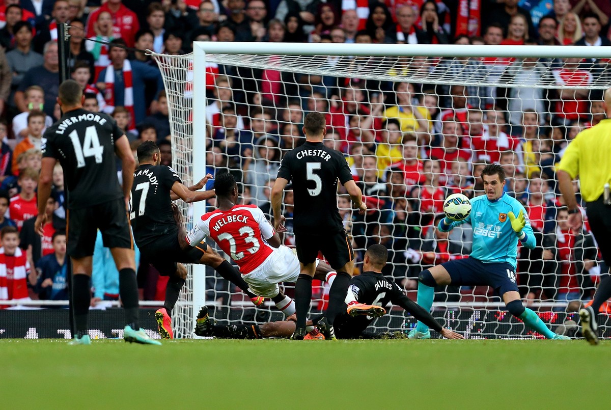 Jakupovic 2014 gegen Arsenals Danny Welbeck.