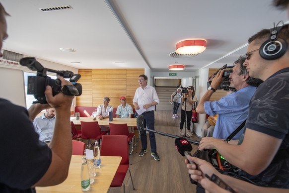 Der SVP Praesident Albert Roesti bei seiner Ansprache auf einem Motorschiff vor seinem Medien Spatziergang unter dem Motto Hintergrundgespraeche am Donnerstag, 25. Juli 2019 auf dem Ruetli. (KEYSTONE/ ...