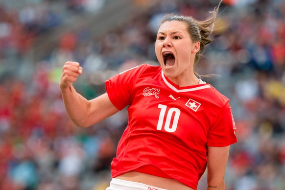 12.06.2015; Vancouver; Fussball Frauen - WM Kanada 2015 - Schweiz - Ecuador; Torschuetzin Ramona Bachmann (SUI) jubelt (Sydney Low/Zuma Press/freshfocus)