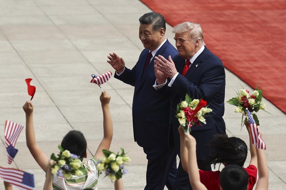 epa12955650 Chinese President Xi Jinping and U.S. President Donald Trump react near children during a welcome ceremony at the Great Hall of the People in Beijing, China, 14 May 2026. EPA/Maxim Shemeto ...