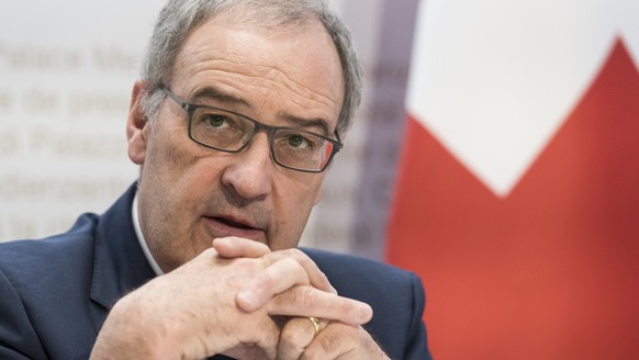 Bundesrat Guy Parmelin erlaeutert im Anschluss an die Bundesratssitzung die neusten Massnahmen zur Bewaeltigung der Krise um die Pandemie des Coronavirus COVID-19, am Mittwoch, 1. April 2020 in Bern.  ...