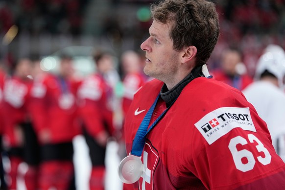 Switzerland's goalkeeper Leonardo Genoni looks disappointed after losing the 2026 IIHF Men's Ice Hockey World Championship final match against Finland, in Zurich, Switzerland, Sunday, May 31 ...