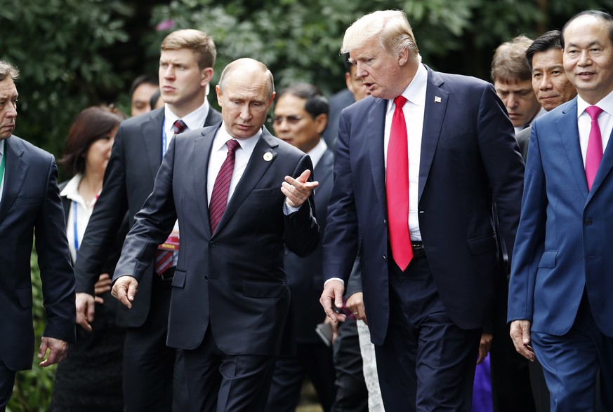 U.S. President Donald Trump, center right, and Russia&#039;s President Vladimir Putin, center left, talk during the family photo session at the APEC Summit in Danang, Saturday, Nov. 11, 2017. Trump an ...