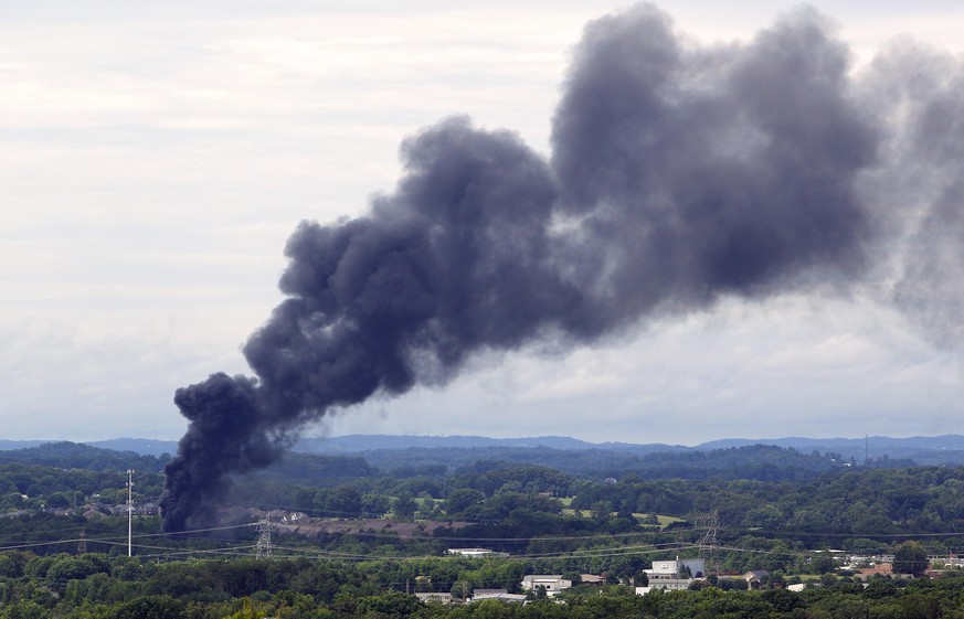 Viel Rauch um Gift: Güterzug mit Chemikalien in Brand im US-Bundesstaat Tennessee.&nbsp;