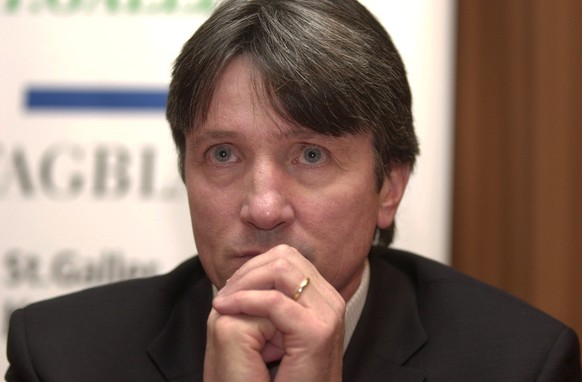 Gerard Castella wird am Sonntag, 13. Januar 2002, an einer Medienkonferenz in St. Gallen vom Fussball-Club St. Gallen als neuen Cheftrainer vorgestellt. Gerard Castella wechselt per sofort vom Genfer ...