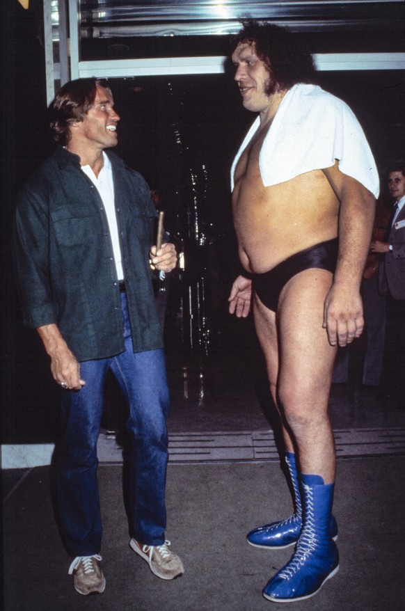 Arnold Schwarzenegger and Andre the Giant on the set of "Conan the Destroyer, directed by Richard Fleischer, Mexico City, Mexico, 1983 (Photo by Rolf Konow/Sygma/Sygma via Getty Images)
