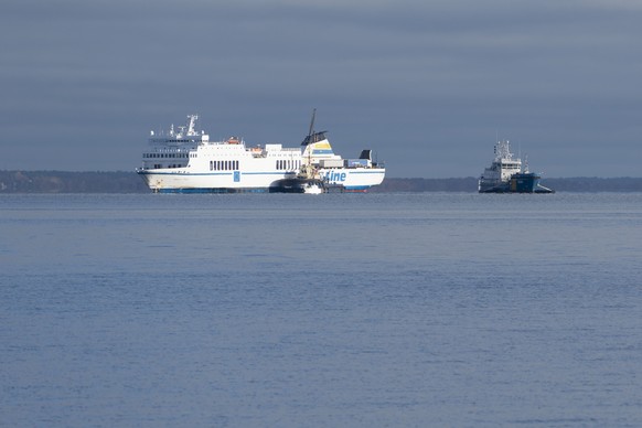 CORRECTS DATE - The passenger ship Marco Polo is pulled from the ground in Djupekas, Sweden, Wednesday, Nov. 1, 2023. The ferry that had ran aground last month off southeastern Sweden, leaking oil int ...