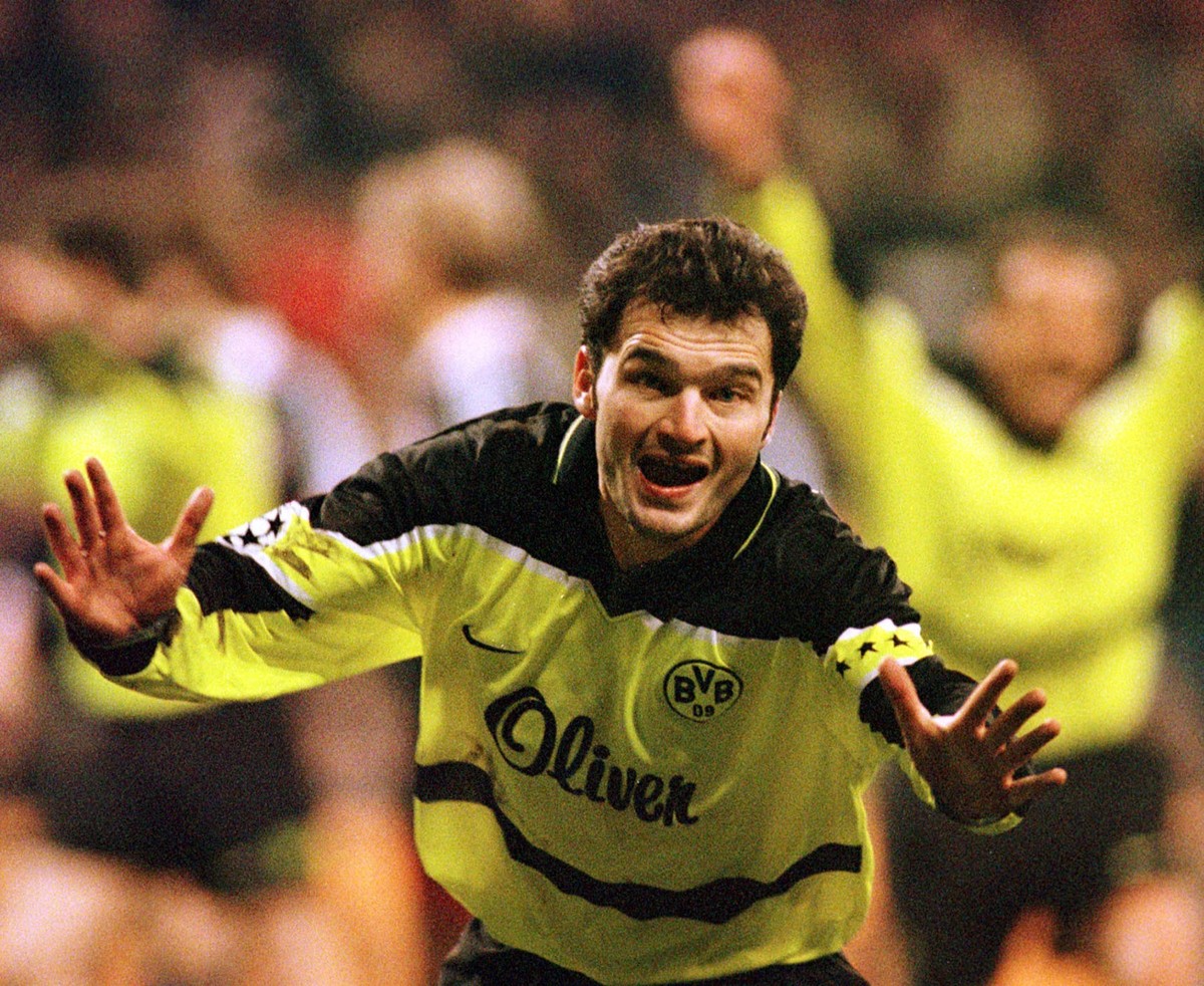 Dortmund's Stephane Chapuisat jubilates after he scored the first goal for his team during the Champions League,Quarterfinal, 2nd leg match Borussia Dortmund vs. Bayern Munich at Westfalen Stadiu ...
