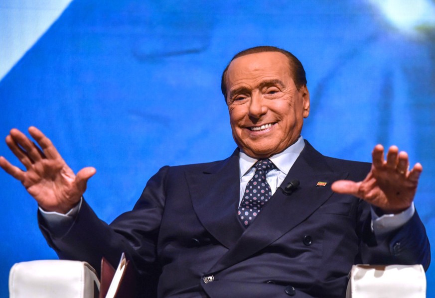 epa10202426 President of Italian party Forza Italia Silvio Berlusconi attends the closing rally of the center-right campaign for the general elections in Milan, Italy, 23 September 2022. Italy will ho ...