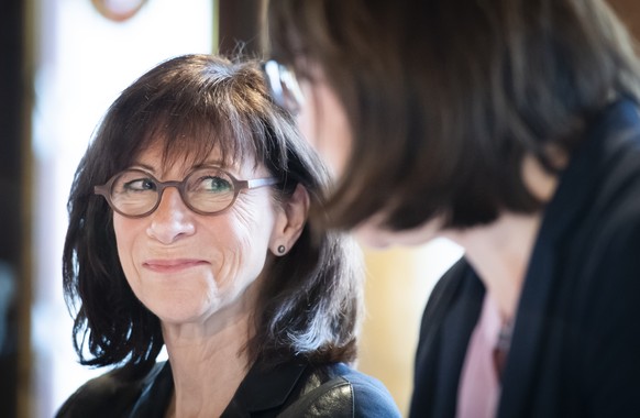 Heidi Hanselmann, Regierungspraesidentin St. Gallen, links, und Antonia Faessler, Frau Statthalter Appenzell Innerrhoden, an einer Medienkonferenz von fuenf Ostschweizer Kantonen zu einer gemeinsamen  ...