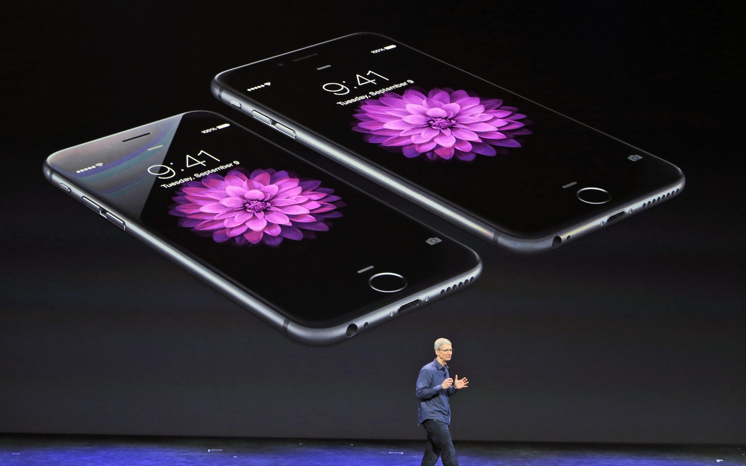 Die wohl auffälligste Änderung: Die jüngste iPhone-Generation ist deutlich gewachsen. Das iPhone 6 (links) ist 4,7 Zoll gross, das iPhone 6 Plus ...