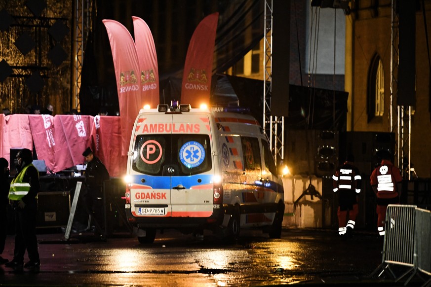 epa07280828 An ambulance believed to be carrying Mayor of Gdansk Pawel Adamowicz on its way to the hospital, after he was attacked with a sharp instrument by an unknown assailant, during the concert a ...