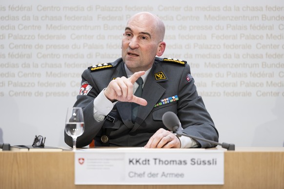 Korpskommandant Thomas Suessli, Chef der Armee, spricht waehrend einer Medienkonferenz ueber die Finanzsituation der Armee und moegliche Konsequenzen auf die geplante Staerkung der Verteidigungsfaehig ...