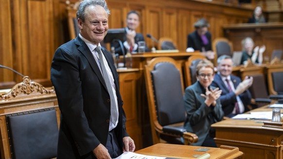 Stefan Engler, Mitte-GR, steht auf nach seiner Wahl zum ersten Vizepraesidenten des Staenderats, an der Wintersession der Eidgenoessischen Raete, am Montag, 2. Dezember 2024 im Staenderat in Bern. (KE ...