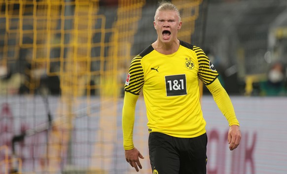 epa09644108 Dortmund&#039;s Erling Haaland celebrates scoring his second goal during the German Bundesliga soccer match between Borussia Dortmund and SpVgg Greuther Fuerth in Dortmund, Germany, 15 Dec ...