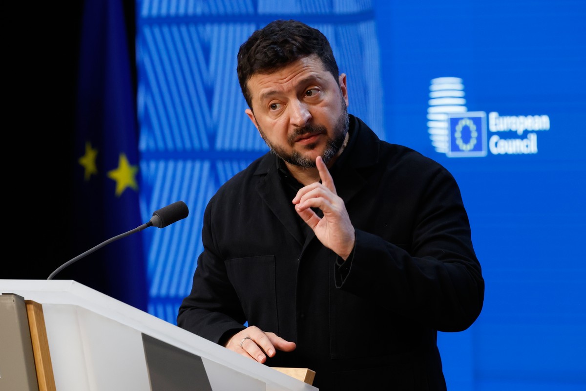 Ukraine's President Volodymyr Zelenskyy speaks during a media conference at the EU summit in Brussels, Friday, Oct. 16, 2026. (AP Photo/Geert Vanden Wijngaert)
Volodymyr Zelenskyy