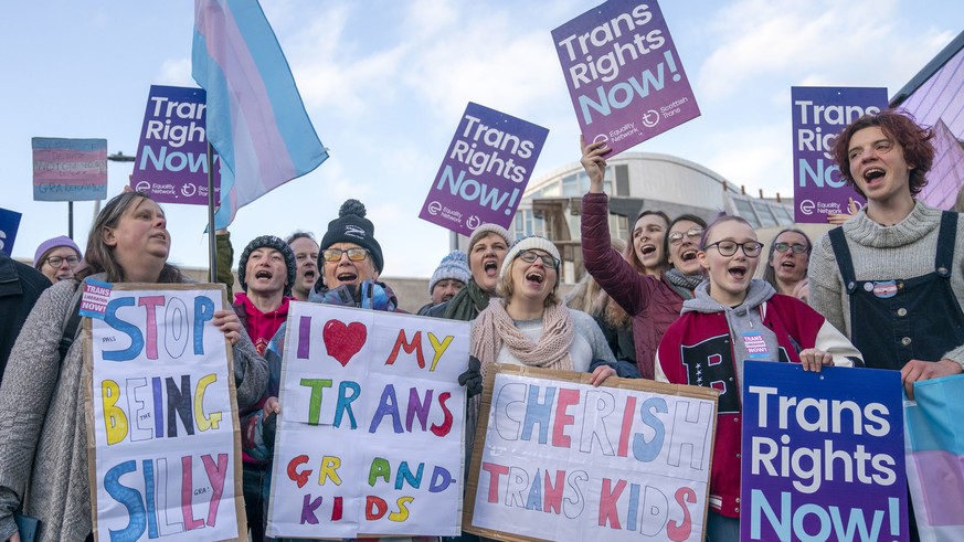 Scotland votes in favor of controversial gender law – London considers intervention Brexit trade deal should help UK businesses – but for many it’s useless