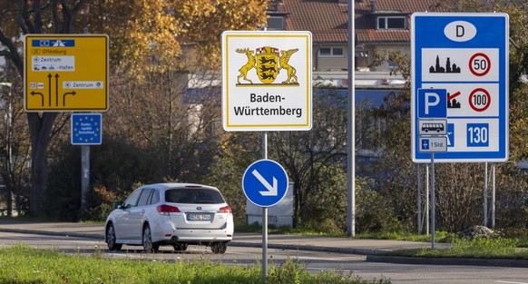 epa08809336 The traffic at the border to France in Kehl, Germany, 09 November 2020. As of November 08, the new Corona Ordinance on Entry Quarantine will apply in Baden-Wuerttemberg. The quarantine per ...