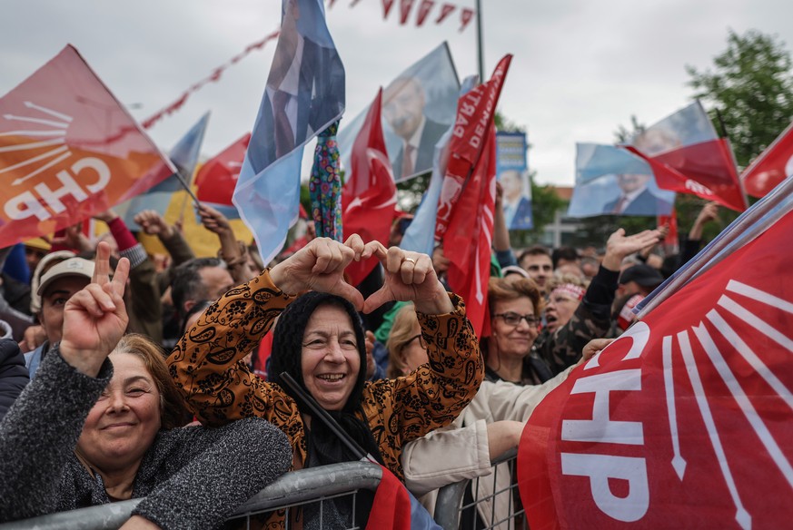 epa10621121 Supporters of Turkish presidential candidate Kemal Kilicdaroglu, leader of the opposition Republican People&#039;s Party (CHP), attend his election campaign event in Bursa, Turkey, 11 May  ...