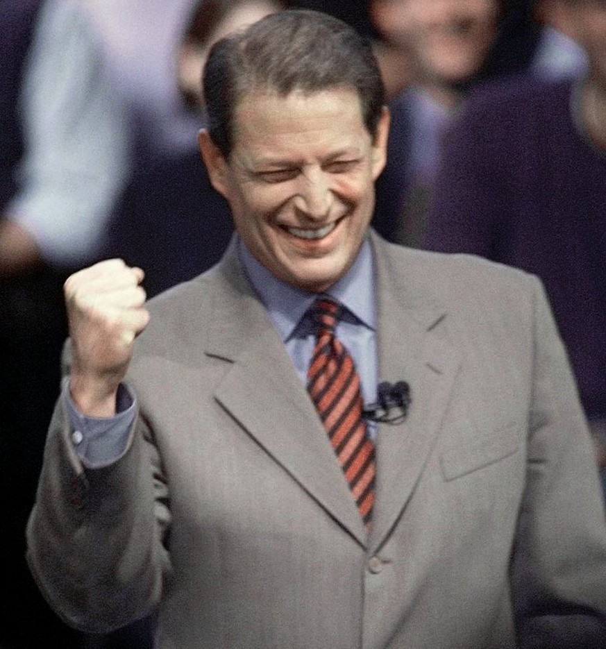 Democratic presidential hopeful Vice President Al Gore pumps his fist during a debate with challenger Bill Bradley at Dartmouth College in Hanover, N. H., Wednesday, October 27, 1999. (KEYSTONE/AP/POO ...