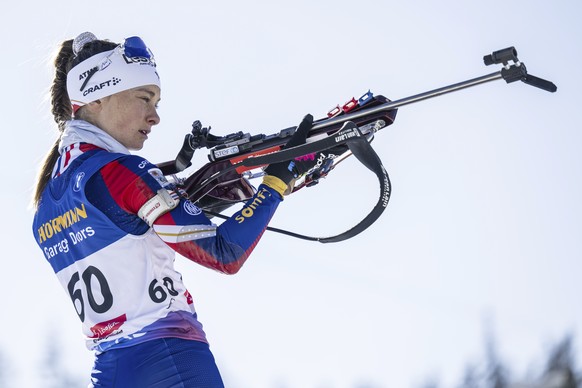 Jeanne Richard of France shoots during the women&#039;s 15k individual race at the IBU Biathlon World Championships, Tuesday, Feb. 18, 2025, in Lenzerheide, Switzerland. (Gian Ehrenzeller/Keystone via ...