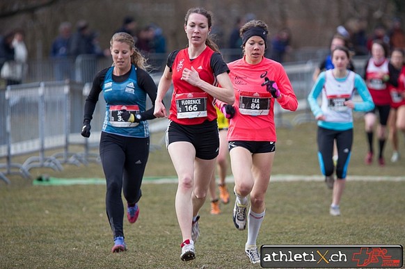 Eindrückliches Comeback: Lea Laib (vorne rechts) gewinnt im März 2015 bei ihrer Rückkehr auf die nationale Bühne im Kurzcrossrennen die U23-Wertung.&nbsp;