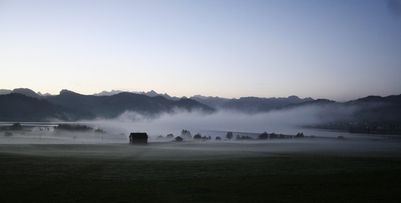 Der Panoramaweg ist leicht zu bewältigen und führt dich in rund 2,5 Stunden zurück nach Einsiedeln.